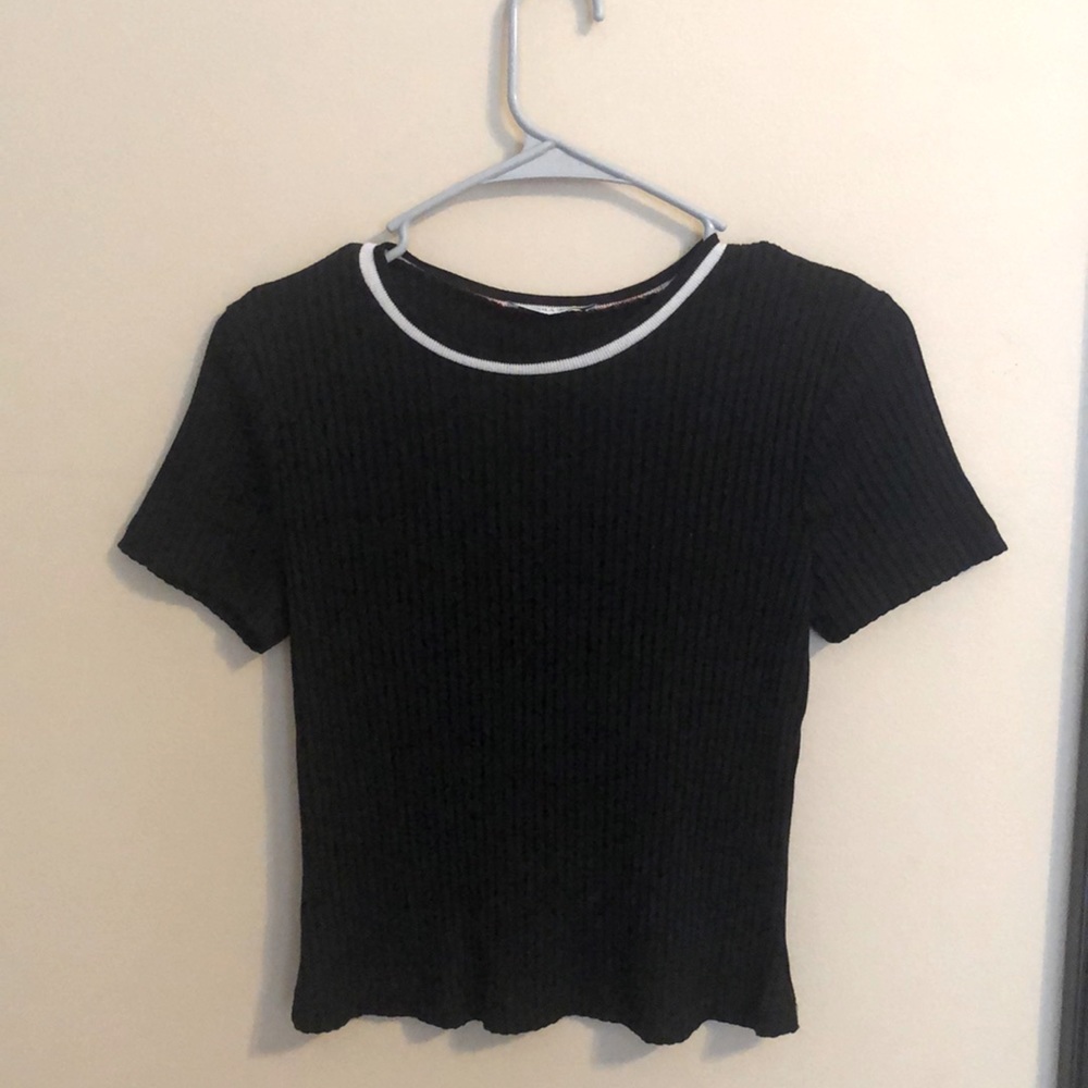 black fitted t-shirt
